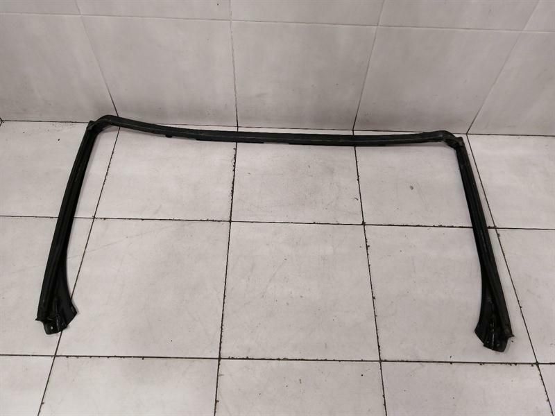 Mercedes SL R230 windshield seal A2307200078 sealing frame windshield