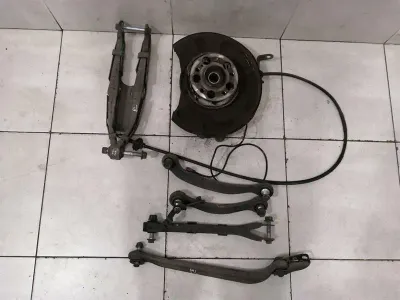 Mercedes E55 AMG W211 Left Rear Hub A2113504508 Wheel Bearing Housing Rear Left