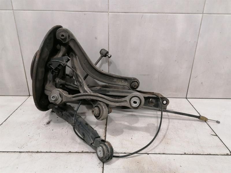 Mercedes C63 W204 Right Rear Hub A2043501441 Wheel Bearing Housing Rear Right Set