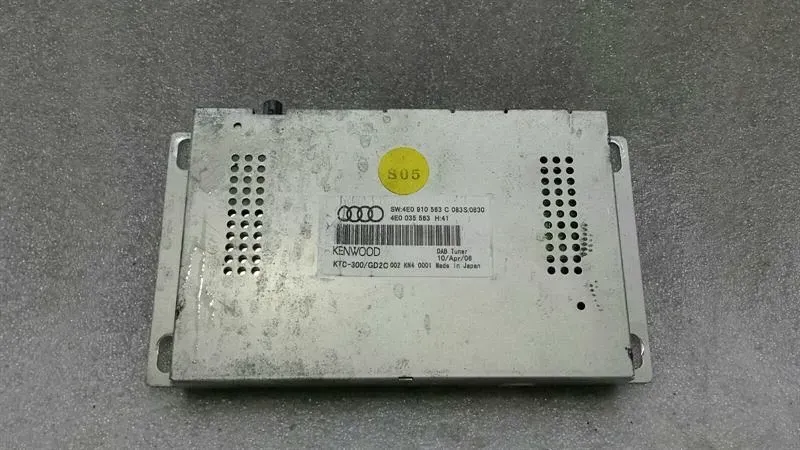 Audi S8 D3 electronic module 4E0035563 control unit DAB tuner