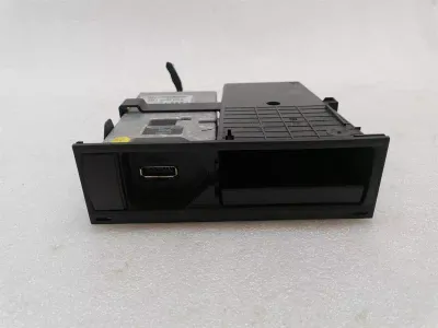 Audi R8 Type 42 V10 5.2 Spyder Electronic Module 420035785 AMI CAN ECU