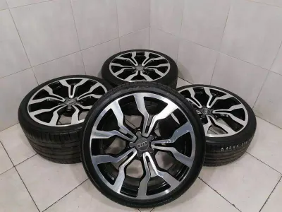 AUDI R8 TYPE 42 V10 5.2 SPYDER ALLOY WHEEL SET 420601025AK ALLOY WHEEL SET