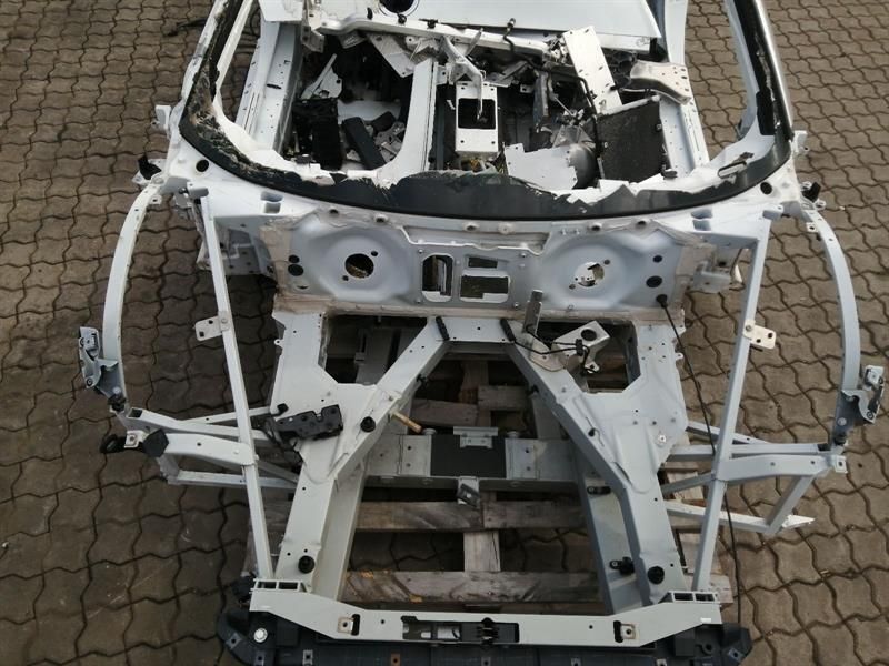 Audi R8 Type 42 V10 5.2 Spyder Front End Clip 420805011M Lock Beam Front Mask