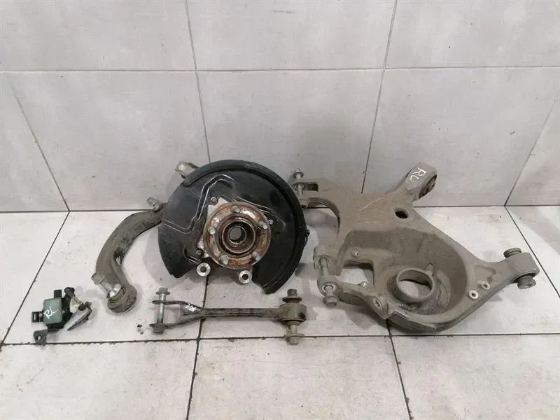 Ford Mustang MK6 S550 Left Rear Hub FR3Z-5B759-J Wheel Bearing Housing Rear Left