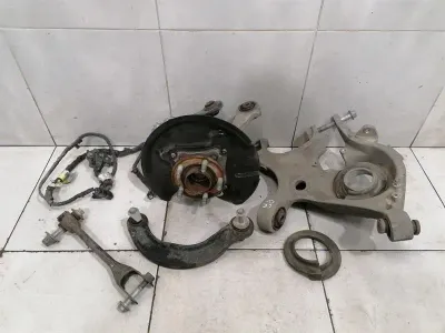 Ford Mustang MK6 S550 Right Rear Hub FR3Z-5B758-J Wheel Bearing Housing Rear Right