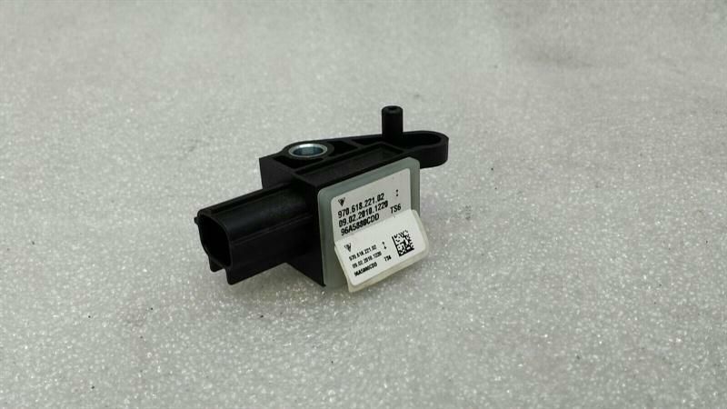Porsche Panamera 970 Crash Sensor 97061822102 Accelerometer
