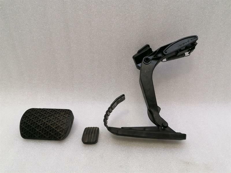 Mercedes SL R129 gas pedal A1293010920 accelerator pedal