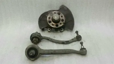 Mercedes SLK R171 left front hub A2043320101 wheel bearing housing front LI complete