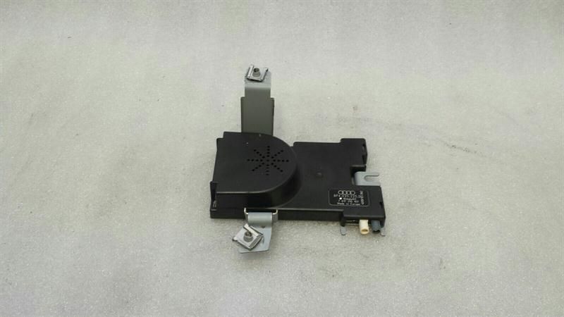 Audi S3 8P Aerial / Antenna 8P4035225D Antenna Amplifier