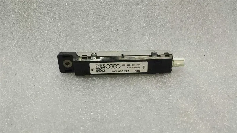 Audi S3 8V aerial / antenna 8V4035225 antenna.