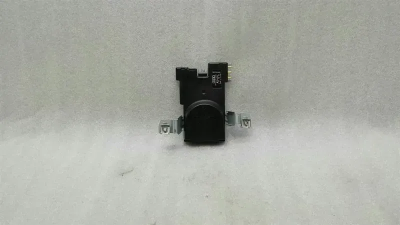 Audi S3 8P Aerial / Antenna 8P4035225 Antenna