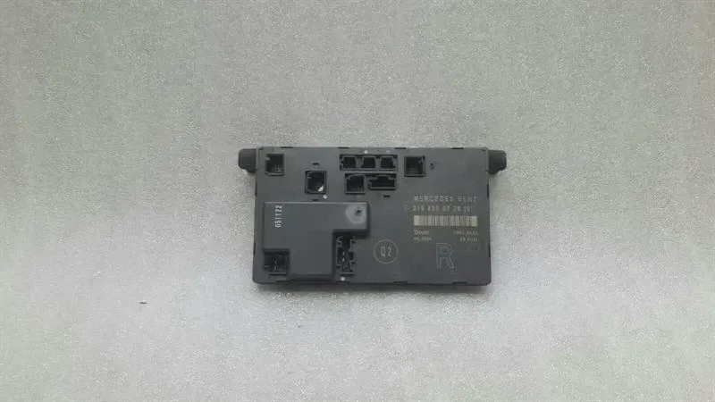 Mercedes CLS W219 Front Right Door Module A2198200726 Control Unit Front Right