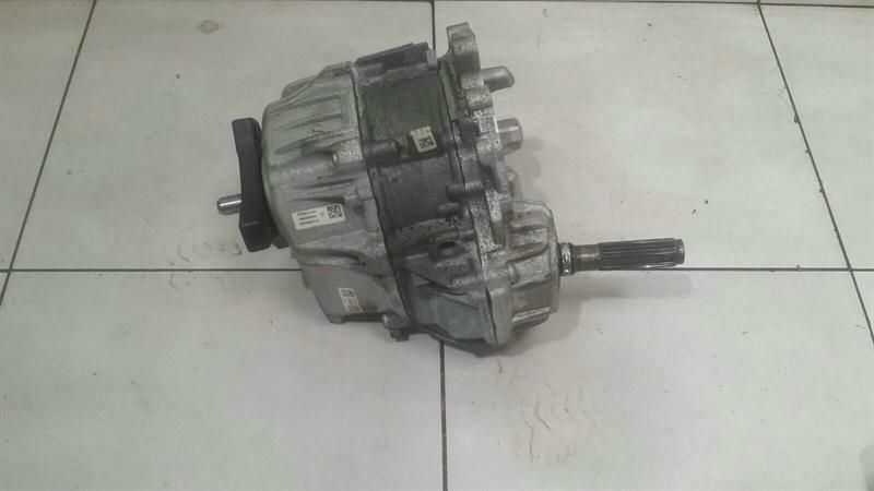Mercedes C43 AMG 4-MATIC W205 Transfer Case D725 A7252802600 Transfer Transmission