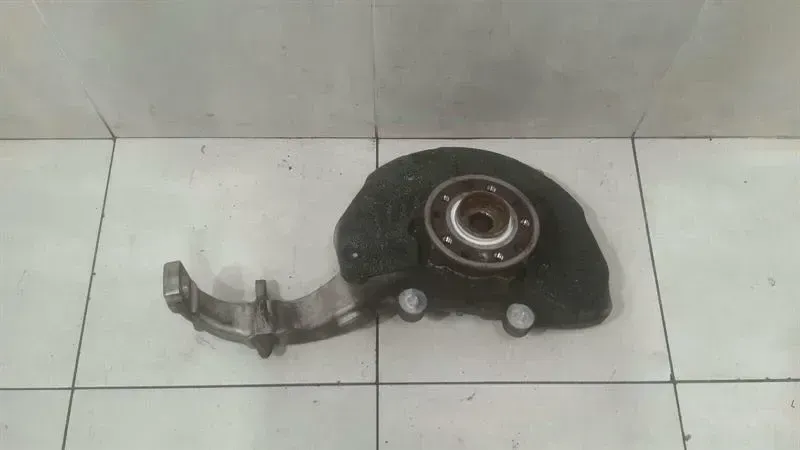 Mercedes C43 AMG 4-Matic W205 Front Hub A2053326600 Wheel Bearing Housing Front Right