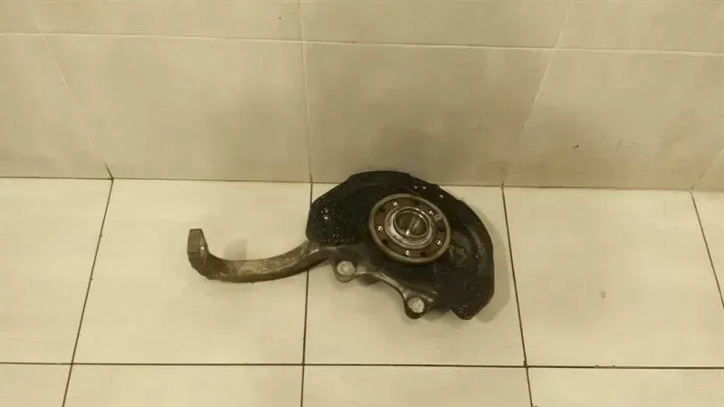 Mercedes C Class W205 FRH Right Hub A2053322200 Wheel Bearing Housing Front Right