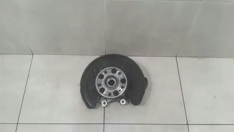 Mercedes C Class W205 Right Rear Hub A2053500241 Wheel Bearing Housing Rear Right