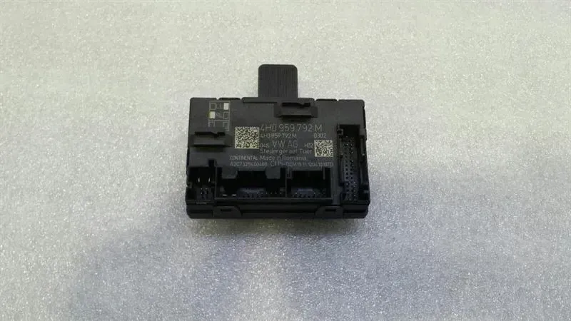 Porsche Cayenne 958 92A FRH door module 4H0959792M door control unit front right