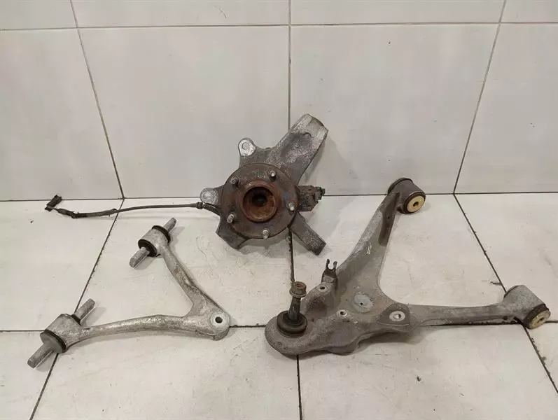 Chevrolet Corvette C6 Z06 Right Front Hub 88965638 Wheel Bearing Case Front Right