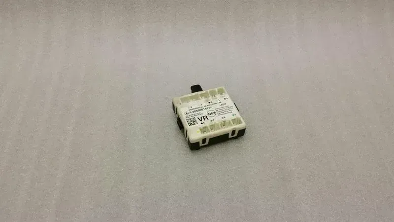 Mercedes C Class W205 FRH Door Module A2059001611 Door Control Unit Front Right