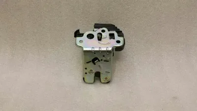 Audi S1 8X A1 boot lock 8R0827505 tailgate lock