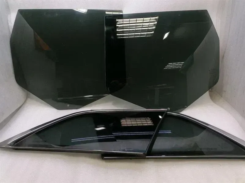 Jeep Grand Cherokee WW2 MK4 Rear Glass Set 68086589AA Rear Window Set