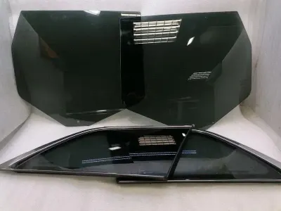 Jeep Grand Cherokee WW2 MK4 Rear Glass Set 68086589AA Rear Window Set