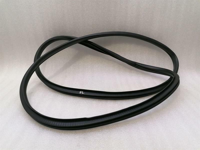 JEEP GRAND CHEROKEE WW2 MK4 Front Left Door Seal 5399213AE Front Door Seals