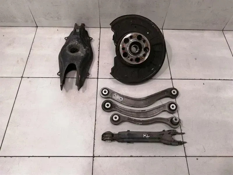 Mercedes C63 W204 Left Rear Hub Set A2043501341 Wheel Bearing Housing Rear Left