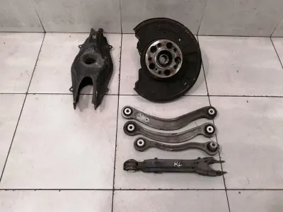 Mercedes C63 W204 Left Rear Hub Set A2043501341 Wheel Bearing Housing Rear Left