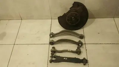 MERCEDES C63 AMG W204 SUSPENSION A2043503208 Wheel Bearing Housing Rear Right AXLE