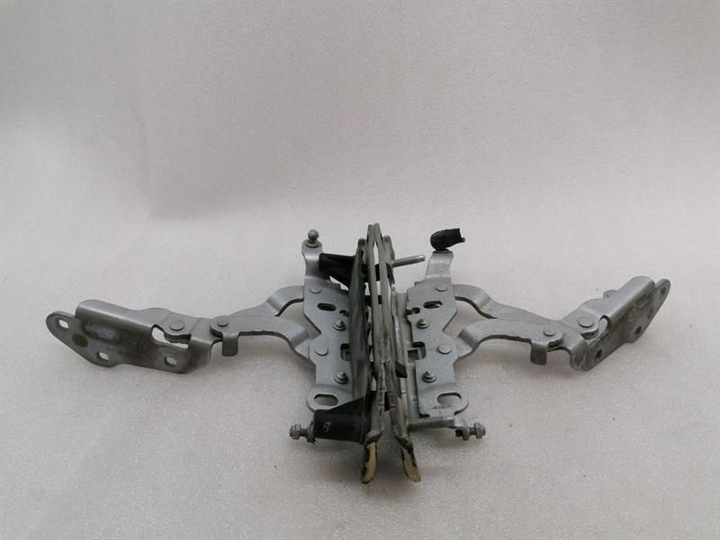 Mercedes C Class W204 Bonnet Hinge Set A2048800128 Hood Hinge Set