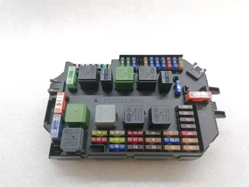 Mercedes S-Class W221 Fuse Box A2219005901 Fuse Box SAM