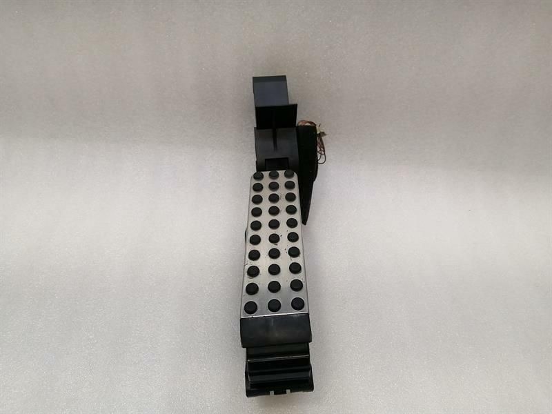 Mercedes CLS W219 Gas Pedal (Electrical) A1713000104 Accelerator Pedal