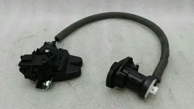 Mercedes C63 AMG W204 Boot Lock A2047500185 Tailgate Lock