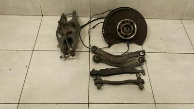 Mercedes C Class W204 C63 AMG RRH Hub A2043501441 Wheel Bearing Housing Rear Right