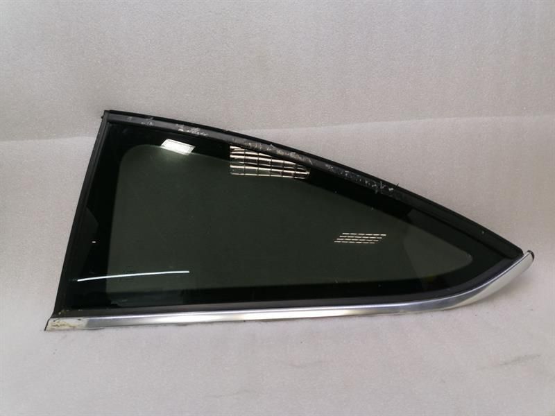 Mercedes C Class W204 Left Rear Quarter Glass A2046701900 Door Window 1⁄4 Rear Li