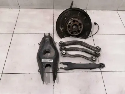 Mercedes C63 W204 Left Rear Hub Set A2043501341 Wheel Bearing Housing Rear Left