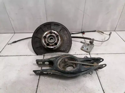 Mercedes E63 W212 Right Rear Hub A2123502208 Wheel Bearing Housing Rear Right