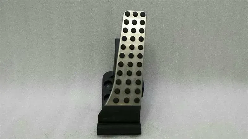 Mercedes E Class W212 Throttle Pedal (Electrical) A2043000204 Throttle AMG