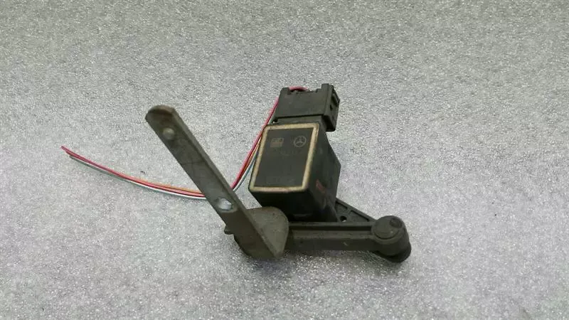 Mercedes ML W164 Xenon Level Sensor A0105427717
