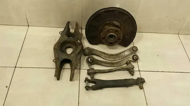 Mercedes W212 right rear set A2123502208 wheel bearing housing rear right set AMG