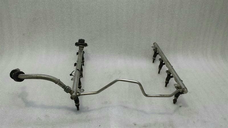 Mercedes CLS W219 Fuel Rail A1560701795 Injection Strip Pipe Distributor M156 V8