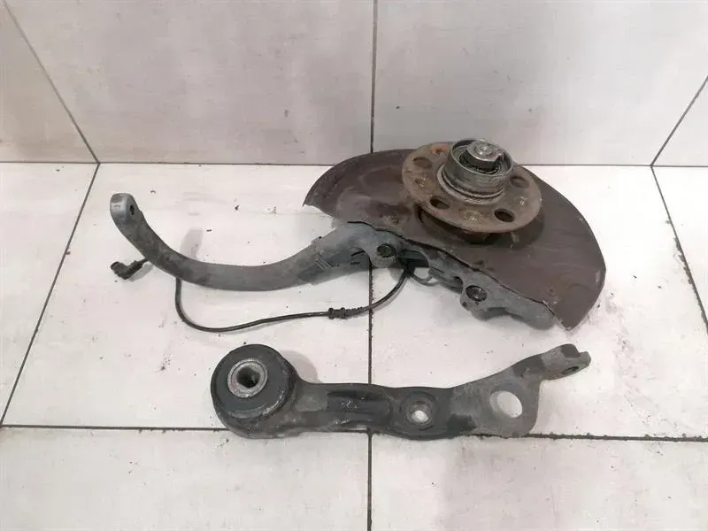 Mercedes SL55 AMG R230 Right Front Hub A2113306720 Wheel Bearing Housing Front Right