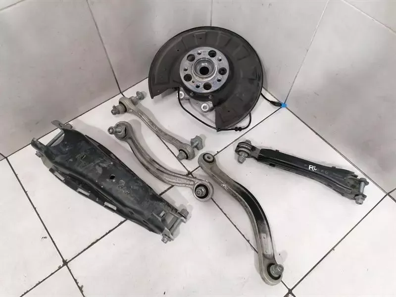 Mercedes SL R231 AMG Left Rear Hub A2313504700 Wheel Bearing Housing Rear Left Set