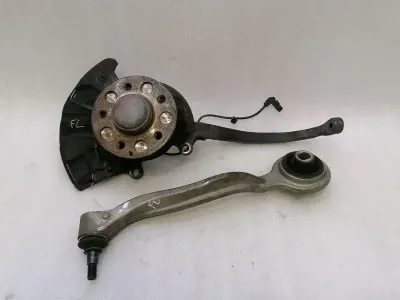 Mercedes CL55 AMG W215 Left Front Hub A2203304120 Wheel Bearing Housing Front Left