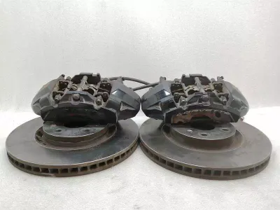 Chevrolet Corvette C8 brake caliper front set 84733235 brake caliper front set