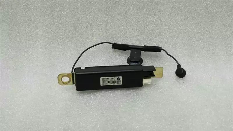 Dodge Challenger SRT Aerial / Antenna 05064579AC Antenna