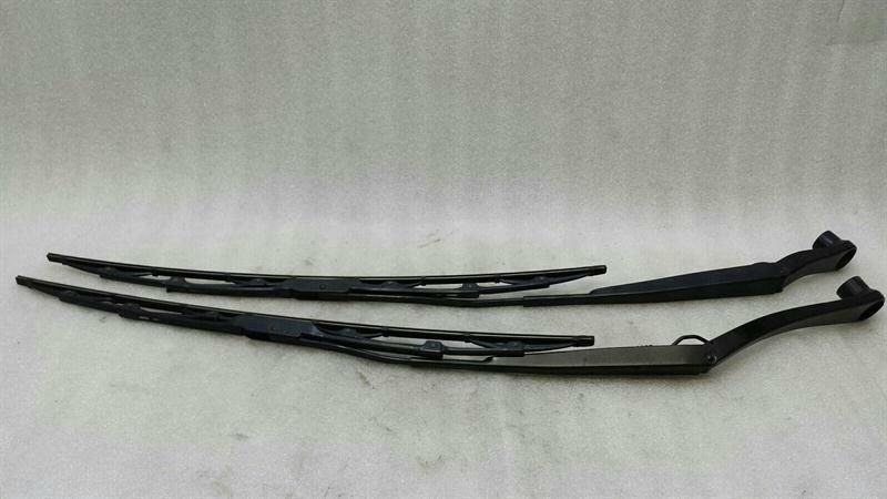 Dodge Challenger SRT Wiper Arm Set 68044161AB Windshield Wiper Set