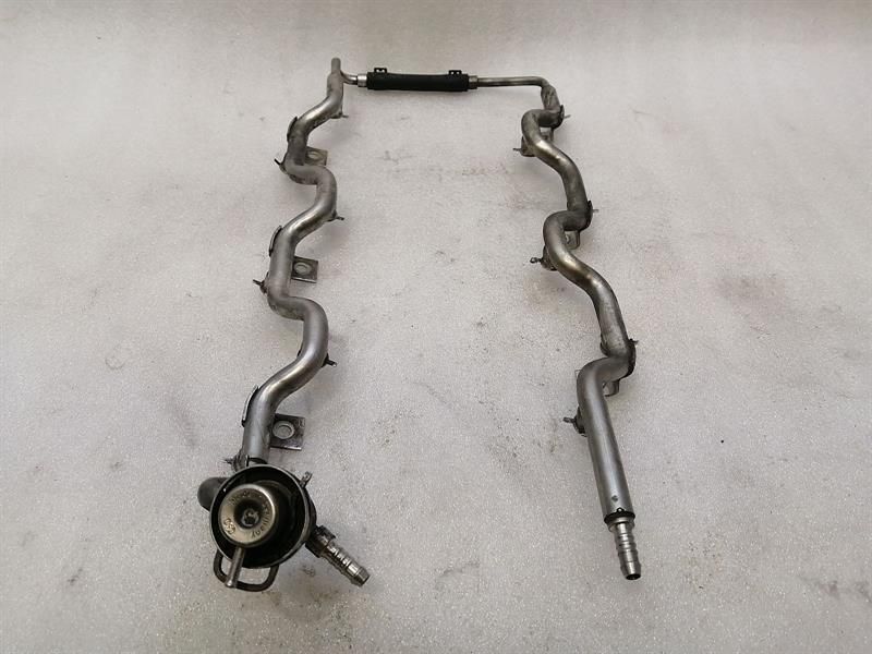 BENTLEY CONTINENTAL GT 6.0 W12 Fuel Rail 07C133316T Injection Strip Pipe