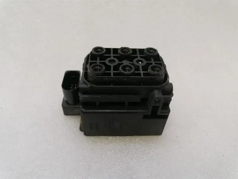 Bentley Continental GT W12 air suspension valve 3D0616013B valve block